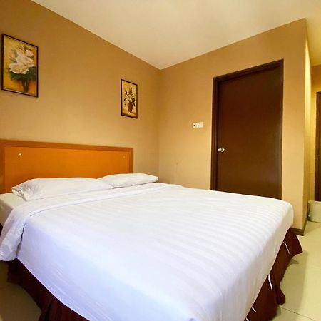 קוטה קינבלו Oyo 90108 Hotel Kaya מראה חיצוני תמונה