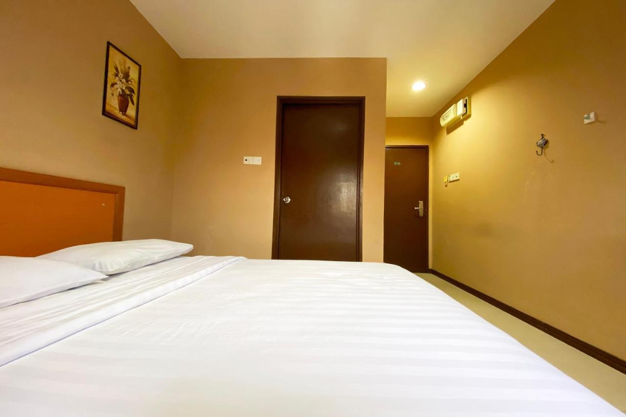 קוטה קינבלו Oyo 90108 Hotel Kaya מראה חיצוני תמונה