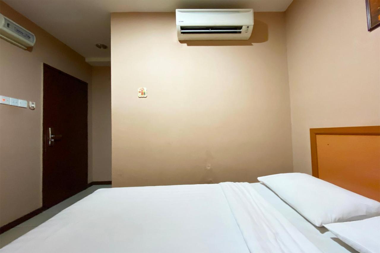 קוטה קינבלו Oyo 90108 Hotel Kaya מראה חיצוני תמונה
