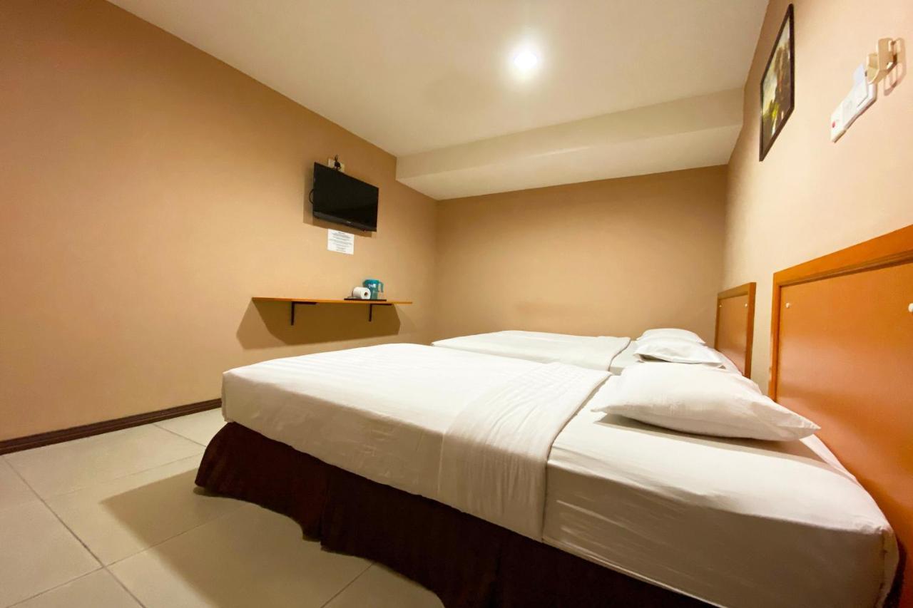 קוטה קינבלו Oyo 90108 Hotel Kaya מראה חיצוני תמונה