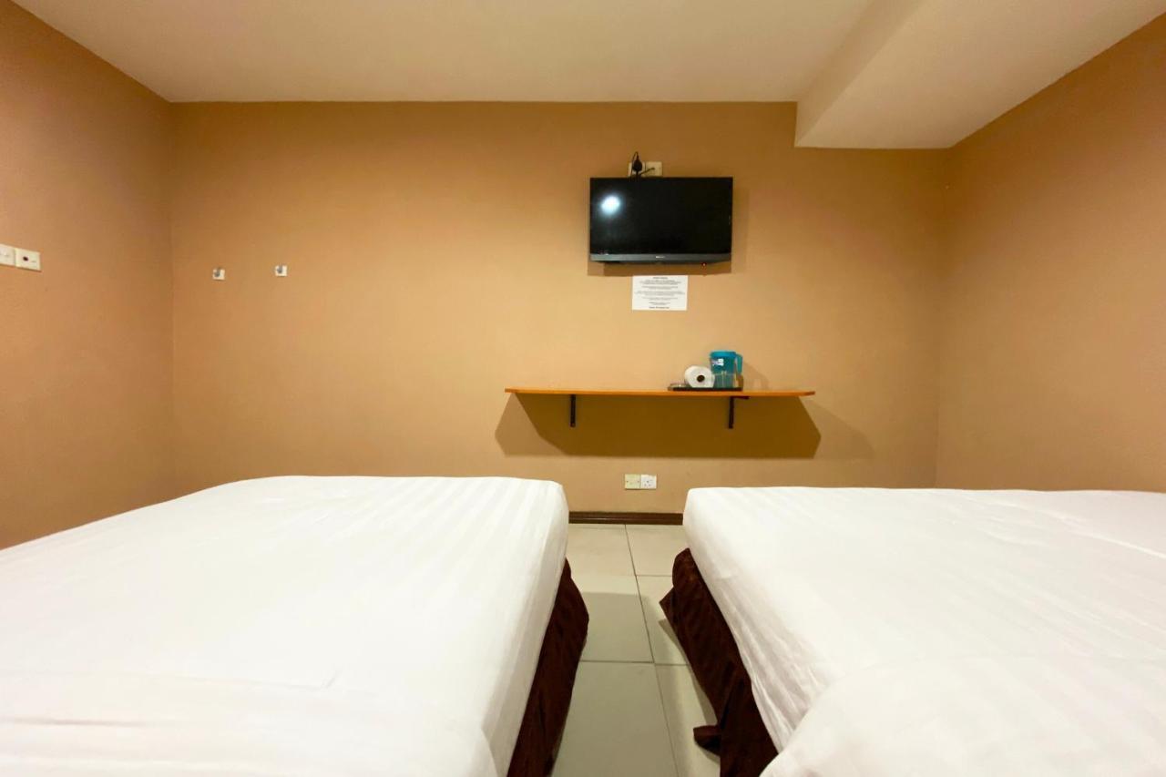 קוטה קינבלו Oyo 90108 Hotel Kaya מראה חיצוני תמונה