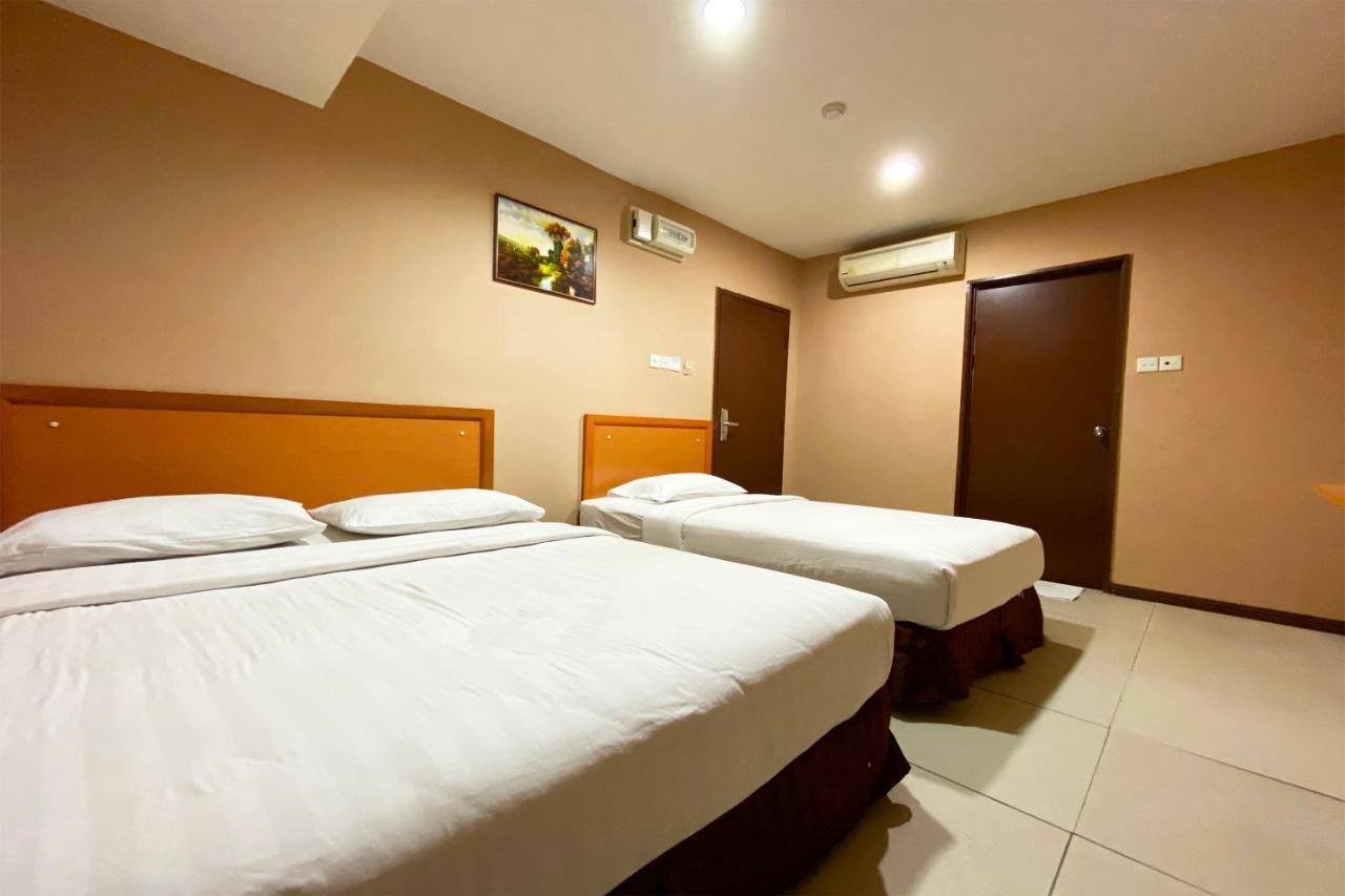 קוטה קינבלו Oyo 90108 Hotel Kaya מראה חיצוני תמונה