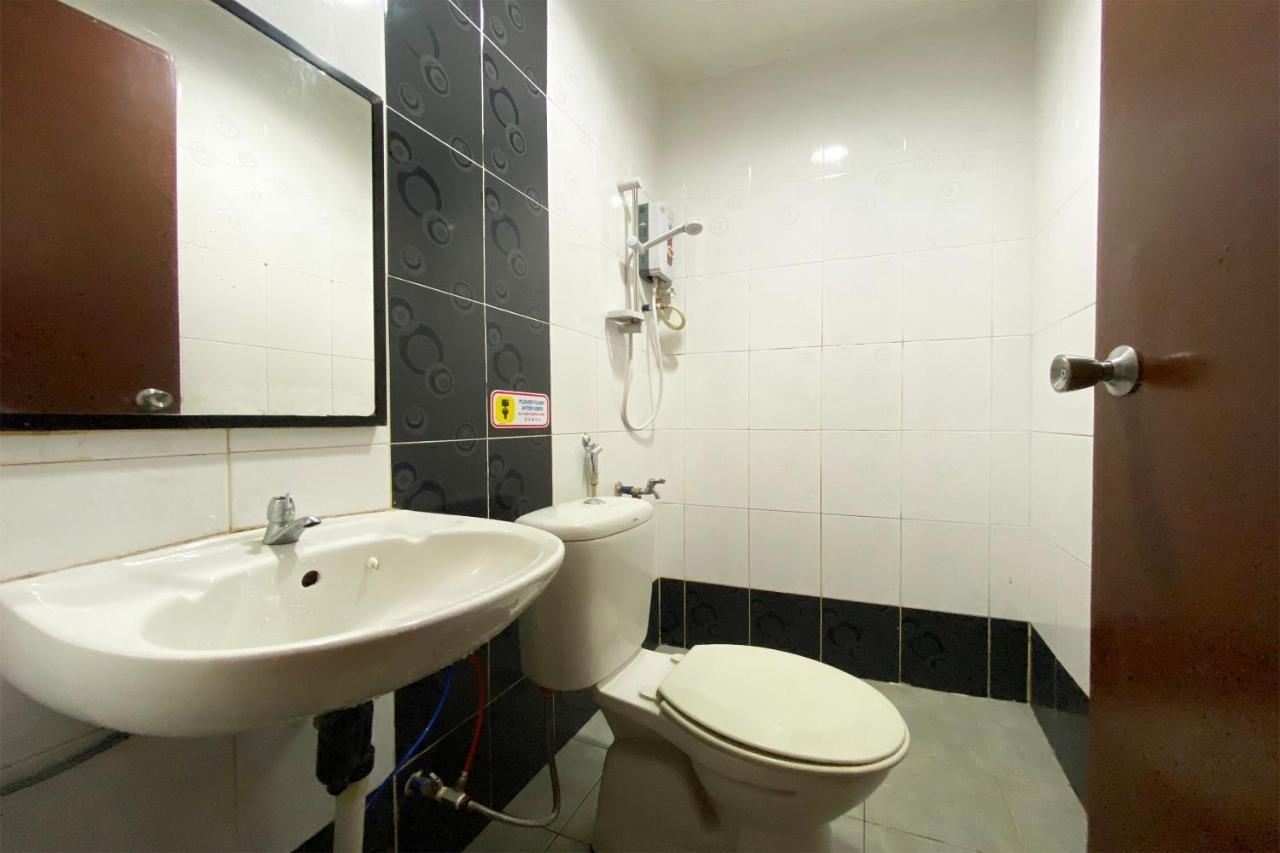 קוטה קינבלו Oyo 90108 Hotel Kaya מראה חיצוני תמונה