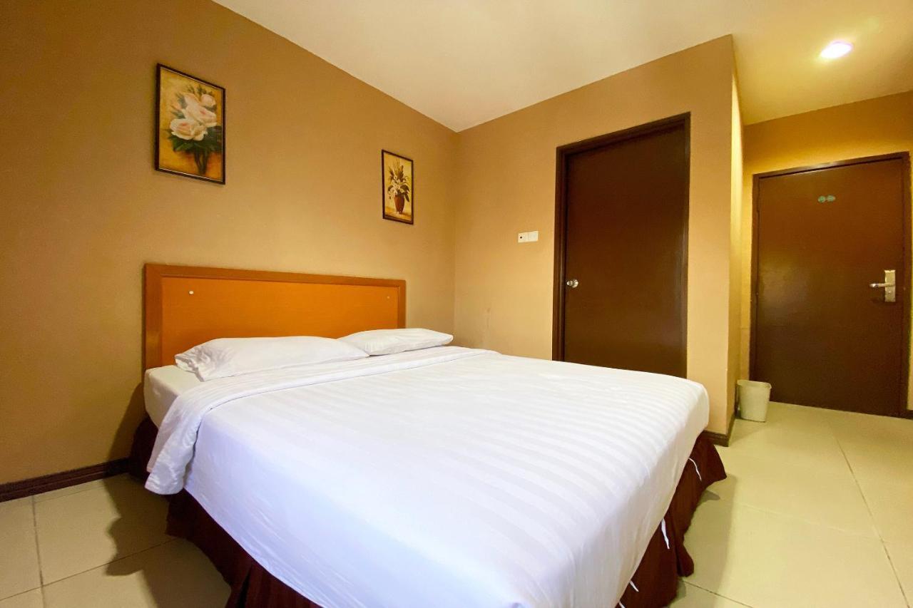 קוטה קינבלו Oyo 90108 Hotel Kaya מראה חיצוני תמונה